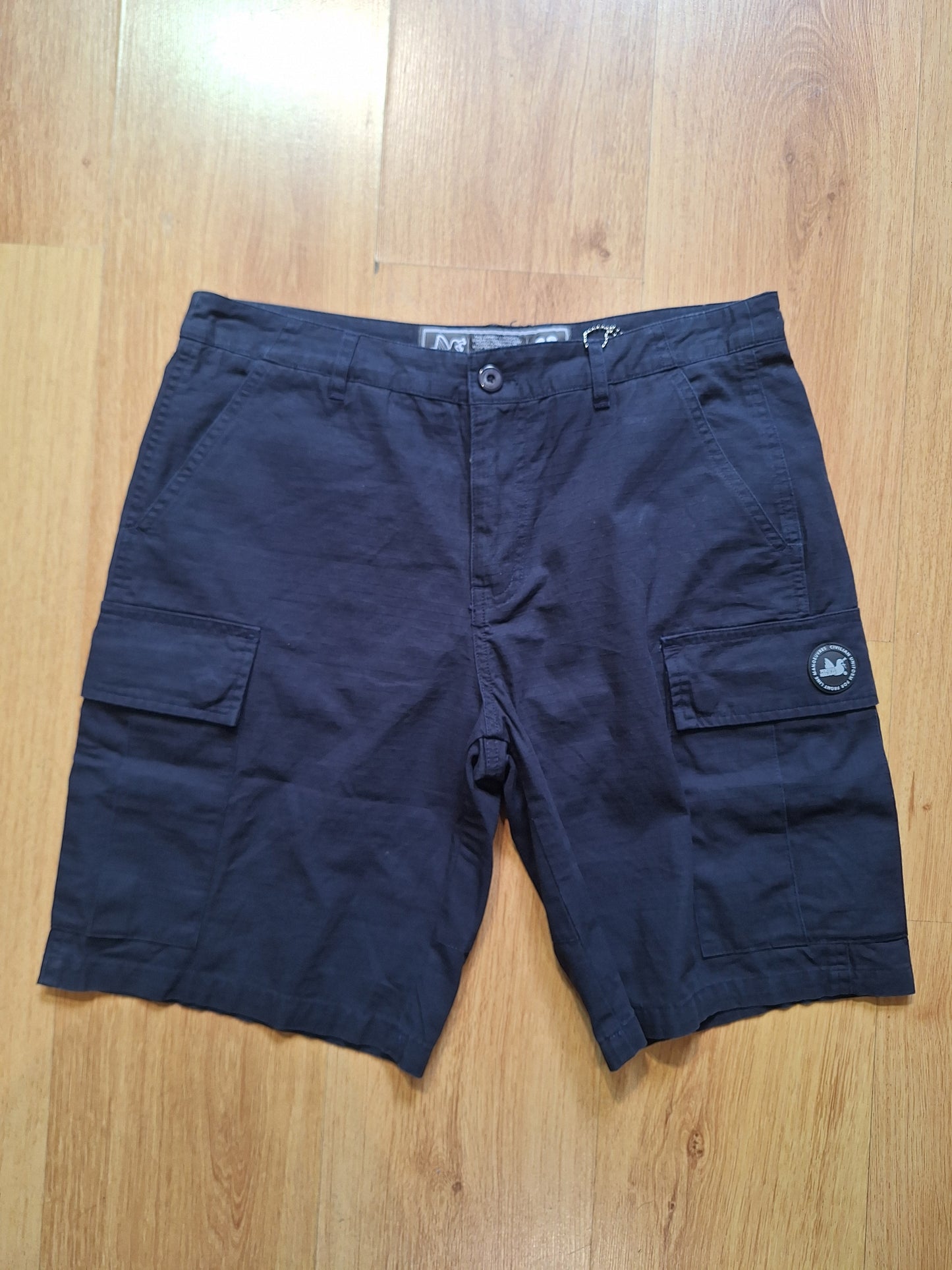 Short cargo Peaceful Hooligan Signal