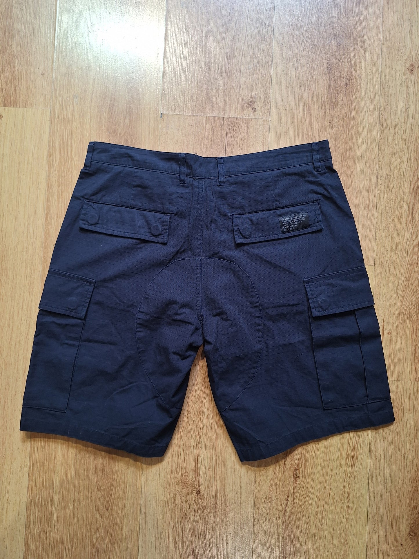 Short cargo Peaceful Hooligan Signal